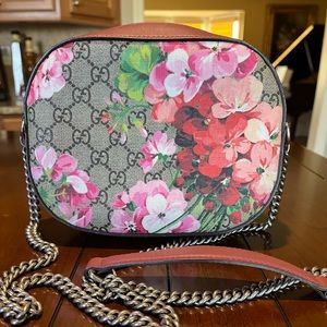 Gucci Chain Crossbody GG Supreme Blooms Sholder bag